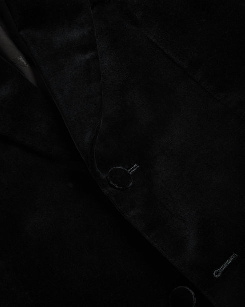 EDWARDJ-Jackets-Add a luxurious twist to your look with the EDWARDJ velvet blazer. Crafted from pure cotton, its slim fit and peaked lapels exude a refined yet bold style. Velvet blazer Peaked lapels Pure cotton Slim fit Button fastening Fully lined- Ted Baker Romania